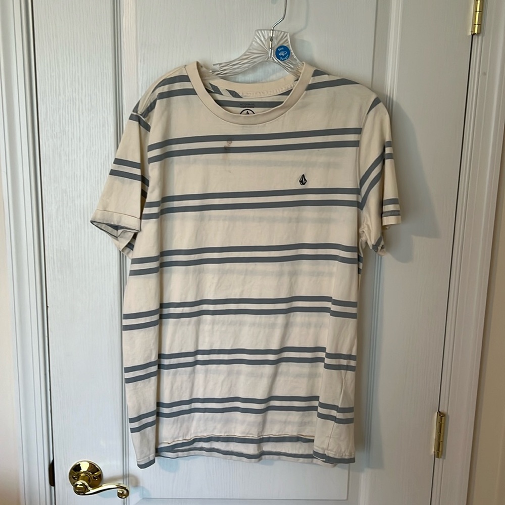 Men’s large Volcom t shirt